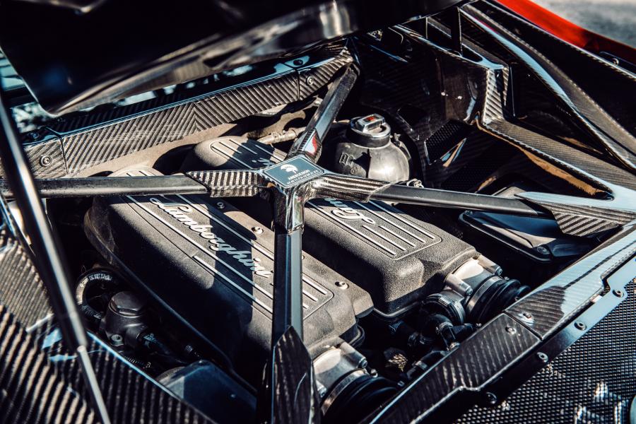 Моторный отсек De Tomaso Pantera by Ares Design 2019 года  (фото 18 из 25)